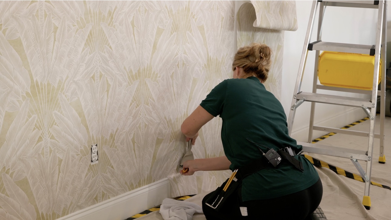 Professional wallpaper installation example 3